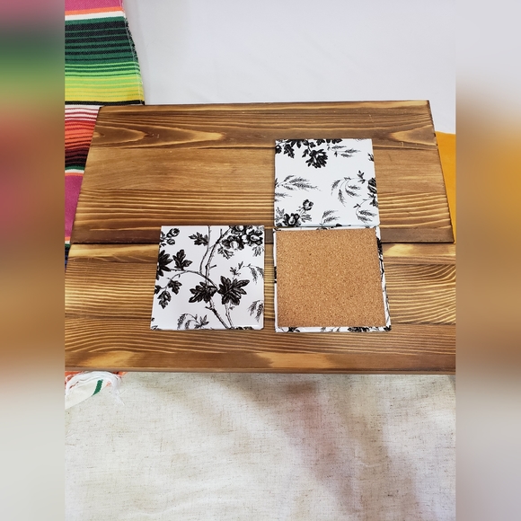 3 Pieces Black and White Tile Floral Coasters - Picture 2 of 4
